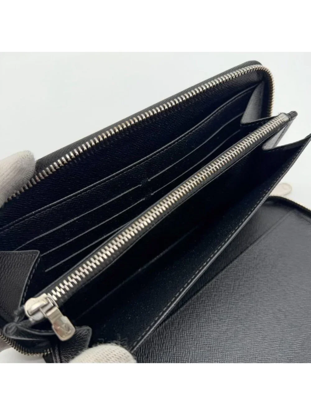 Louis Vuitton Zippy Organizer Epi Round Wallet Leather